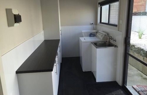 Golden Point House | 'Trendy Inner City Cottage with all the modern conveniences - Central Cottage'