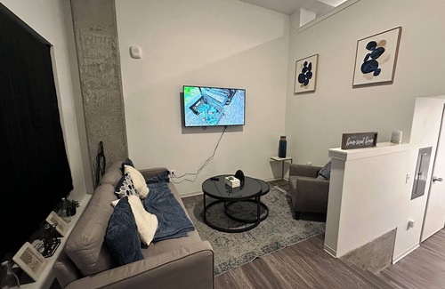 Hilltop Condo | Trendy Vaulted Ceiling Loft in Downtown Center