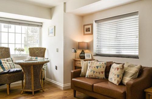 Porth House | Trenpeskador - Uk39442