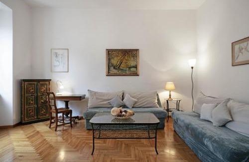 Rione II Trevi Apartment | Trevi Fountain Apartment