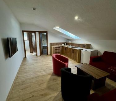 Smrecany House | Tri kopy* - penzión, reštaurácia a pizza