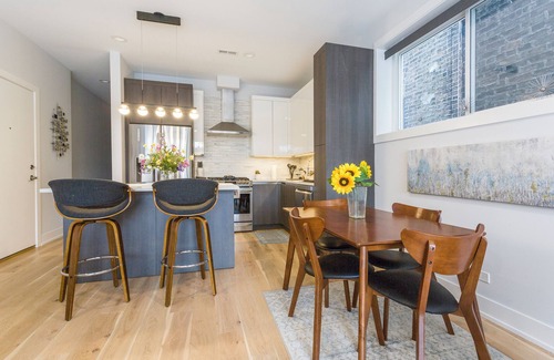 Tri-Taylor Condo | Tri-Taylor Best Kept Secret Illinois Medical District : IMD.