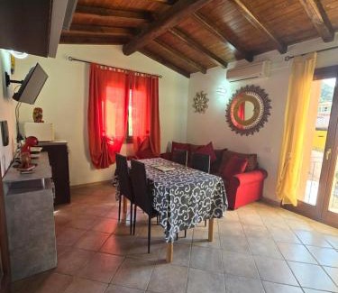 Tanaunella House | Trilocale Climatizzato L'OLEANDRO Tanaunella