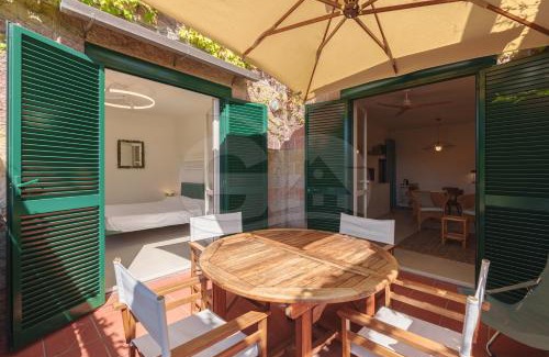 Sant'Anna House | Trilocale Sant'Anna Vicolo del Mughetto - Goelba