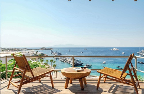 Psarou Apartment | Trinitas Mare - Psarou Beachfront House w Sea View