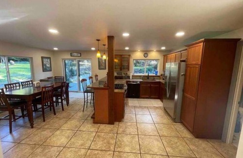 Salyer House | Trinity Valley Paradise, stunning swimming pool oasis, near Trinity River!