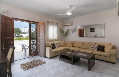 Milos House | Triovasalos House
