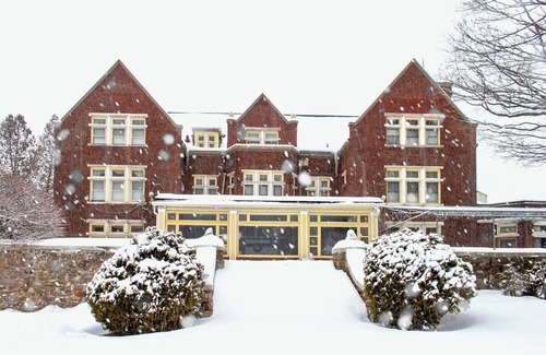 Manchester House | TripAdvisor #1! Magnificent Inn sleeps 32 up to 100! Reunions, Weddings Catering