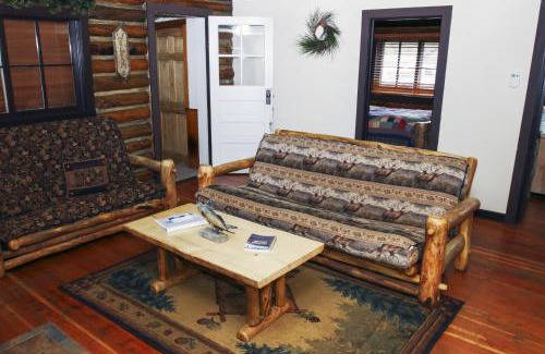 Estes Park House | Triple R Cottages- 1 cabin