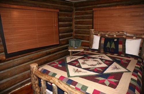 Estes Park House | Triple R Cottages- 1 cabin