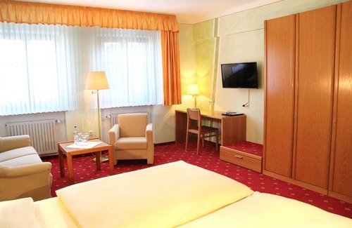 Bad Windsheim House | Triple Room 2 - Hotel Garni Goldener Schwan