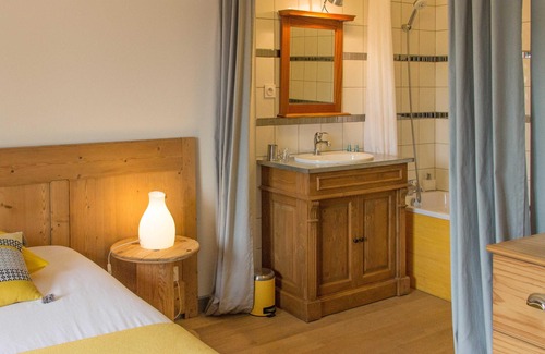 Tocqueville House | Triple Room with Bathroom