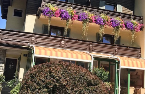 Schuttdorf Cottage | Triple room with shower or bath Bathroom, toilet - Lindenthaler, guesthouse