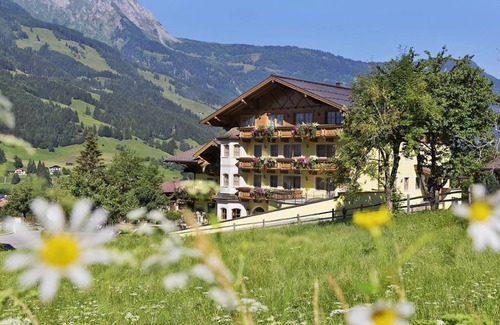 Dorfgastein House | Triple room with shower, WC "Gasteinerblick" - Untermüllnergut, country hotel