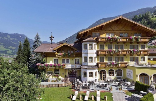 Dorfgastein House | Triple room with shower, WC "Gasteinerblick" - Untermüllnergut, country hotel