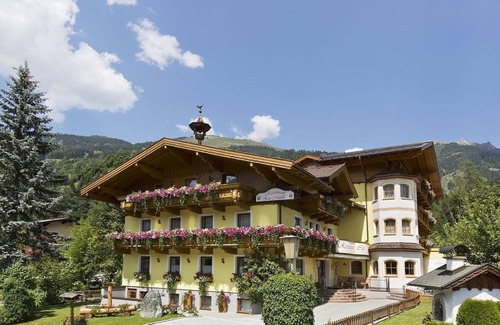 Dorfgastein House | Triple room with shower, WC "Gasteinerblick" - Untermüllnergut, country hotel