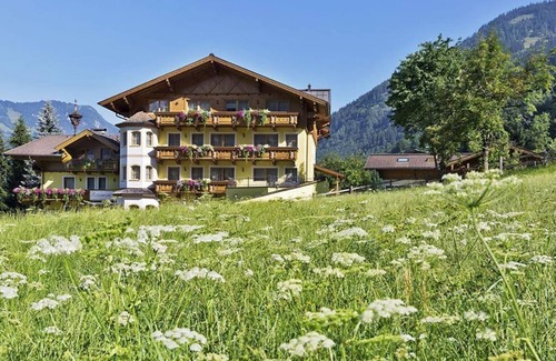 Dorfgastein House | Triple room with shower, WC "Gasteinerblick" - Untermüllnergut, country hotel