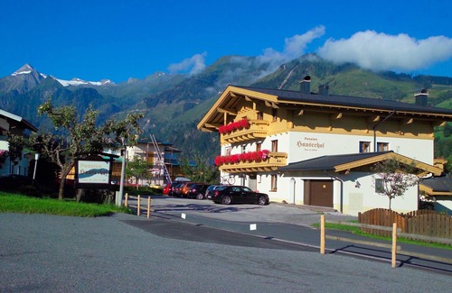 Kaprun Cottage | Triple room with shower or bath Bathroom, WC - Hauserhof, Pension