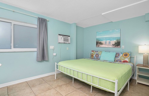 Palm Isles Resort | Tropical 2 Bedroom Suite at Fort Myers Beach