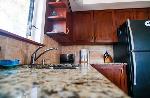 Estate Enighed Condo | Tropical Breeze @ Battery Hill: Gorgeous views, walking dist. to town!