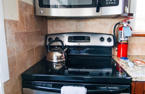 Estate Enighed Condo | Tropical Breeze @ Battery Hill: Gorgeous views, walking dist. to town!