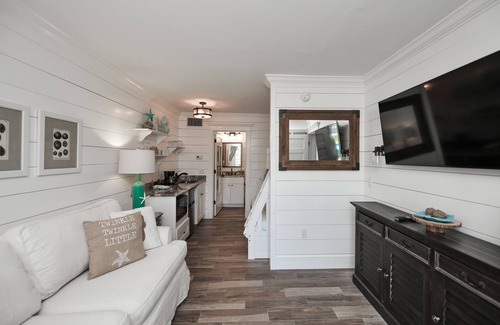 Siesta Key Village Hotel | Tropical Breeze Resort