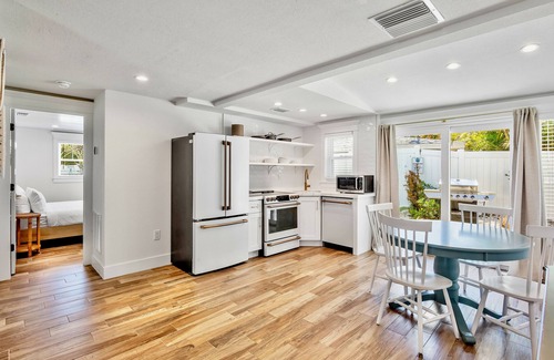 Siesta Key Village Hotel | Tropical Breeze Resort