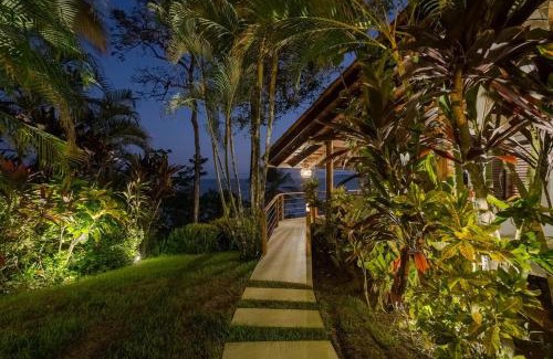 Tango Mar Villa | Tropical cliff house, 3 minute walk to the beach
