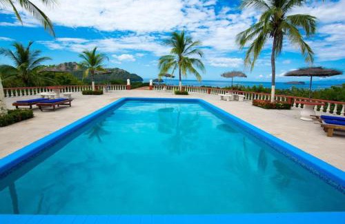 Coco House | Tropical Condo with Spectacular Ocean Views, Panoramic Dining Terrace & Quick Walk to Beach
