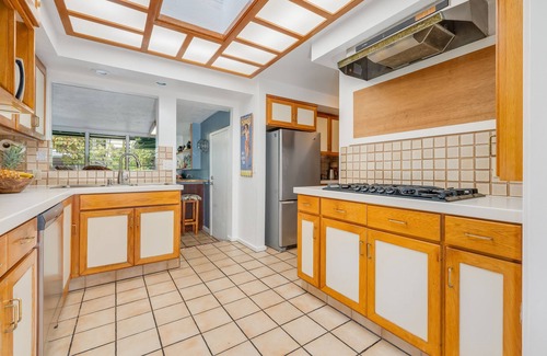 Kailua House | Tropical Gardens,4 Bdr, Large Yard, Pool, 5 min Walk to Beach,Koi Pond, Kailua