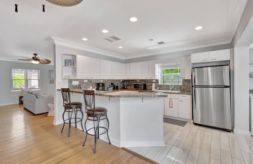 Tarpon River House | Tropical Getaway- Downtown/Las Olas with a POOL!