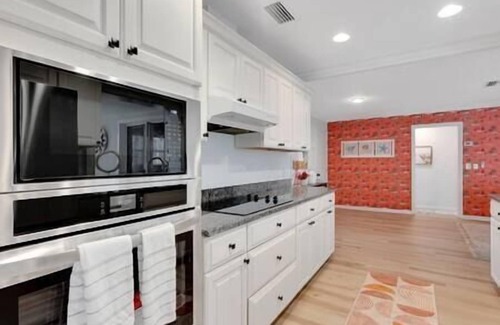 Bradenton House | Tropical Getaway: Pool, Putting Green,Near Beaches