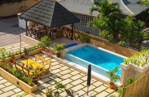 Beau Vallon Apartment | Tropical Hideaway