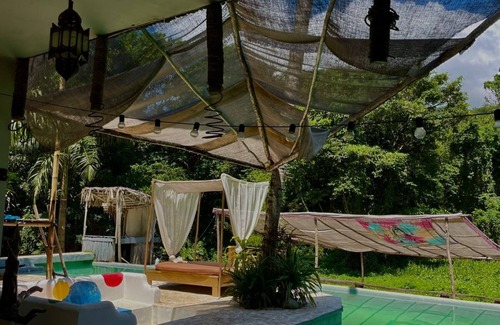 Samana House | Tropical hostel with community vibe, 5 minutes from El Valle beach in Samaná.