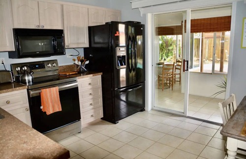 Fowlers House | Tropical Island Escape, Heated Pool, Beach, Disney, Kennedy Space Center, Cruise