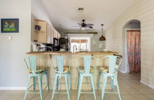 Fowlers House | Tropical Island Escape, Heated Pool, Beach, Disney, Kennedy Space Center, Cruise