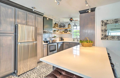Stuart House | 'Tropical Landing' Stuart Home w/Pool + Grill!