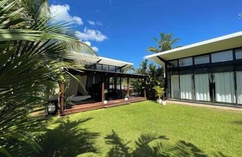 Mission Beach House | Tropical Modernist Retreat is set up as a contemporary beach abode