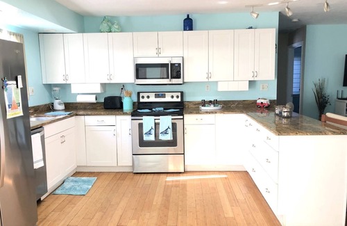 Gulfport House | Tropical Oasis - 3BR/2BA - blocks to beach