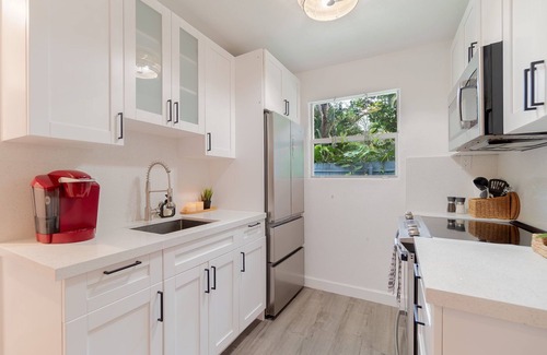 Sailboat Bend House | Tropical Paradise in Historic Sailboat Bend!
