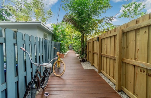 Sailboat Bend House | Tropical Paradise in Historic Sailboat Bend!