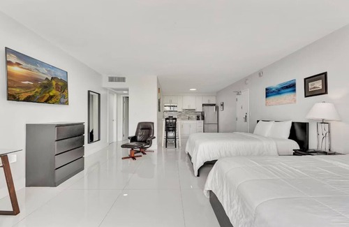 Galt Mile Resort | Tropical Retreat! Luxurious Stay with Pool, Spa & Yoga by the Sea
