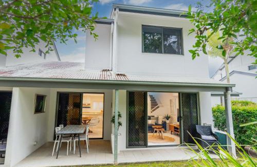 Noosaville Apartment | Tropical Retreat in 2 Bedroom Townhouse