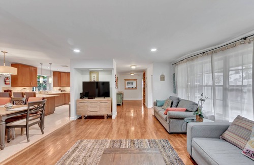 Highland Garden House | TROPICAL VACATION HOME. 6 bedrooms 4 bath pool home.