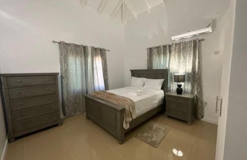 Salem Villa | Tropical Villa at Lakeside View