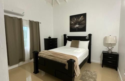 Salem Villa | Tropical Villa at Lakeside View
