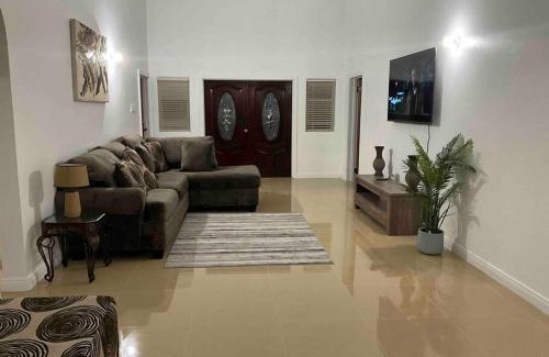 Salem Villa | Tropical Villa at Lakeside View