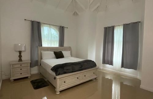 Salem Villa | Tropical Villa at Lakeside View