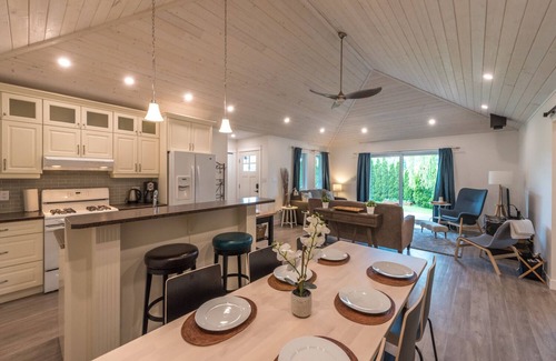 Okanagan-Similkameen House | Trout Creek Charmer Steps to Okanagan Lake, Tennis Courts & Winery