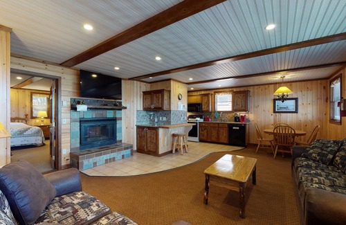 North Lake George Cabin | Trout House Village Resort